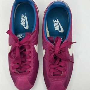 Nike Women's Magenta Sneakers